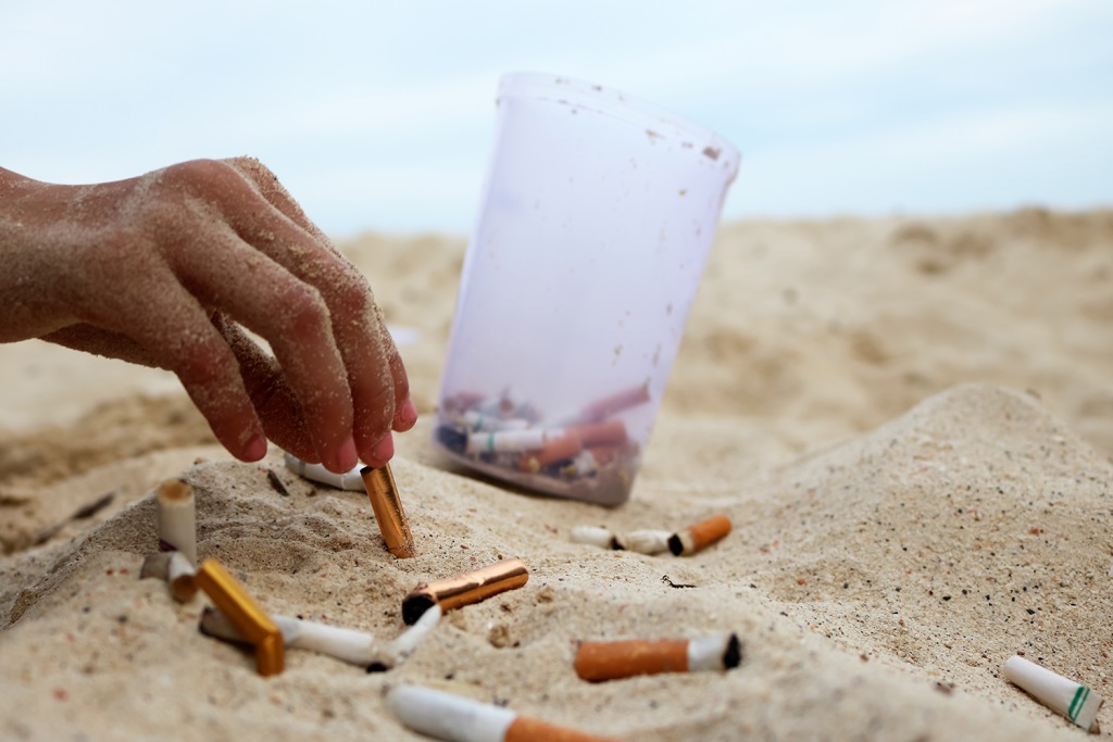 Para onde vão as bitucas de cigarro? Para dentro dos tijolos!