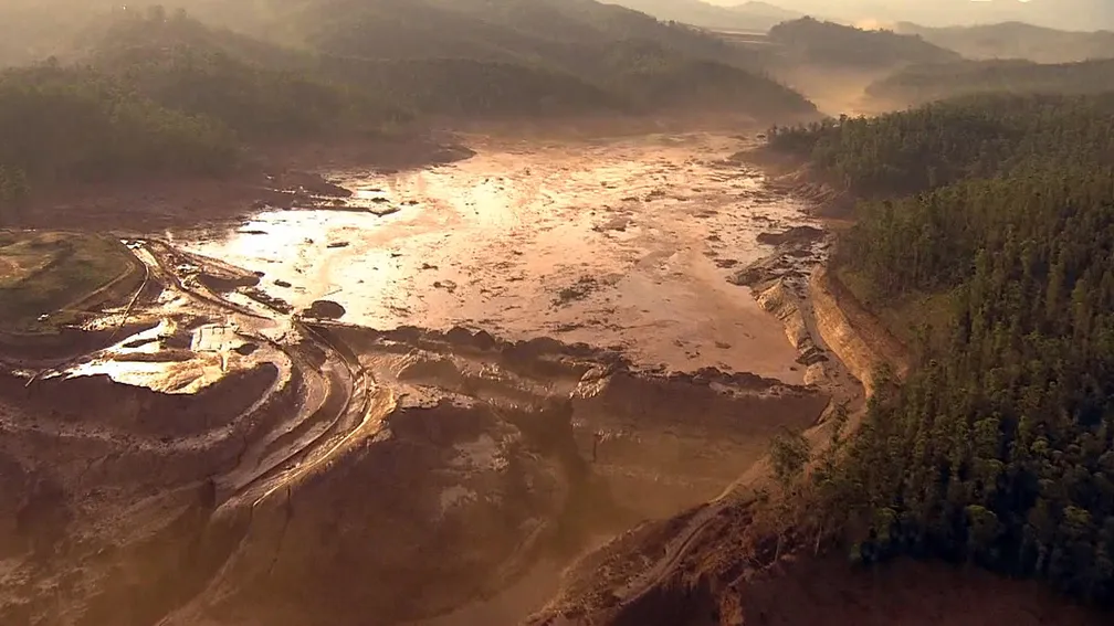 Tijolos de Mariana: a lama que destrói, também pode reconstruir