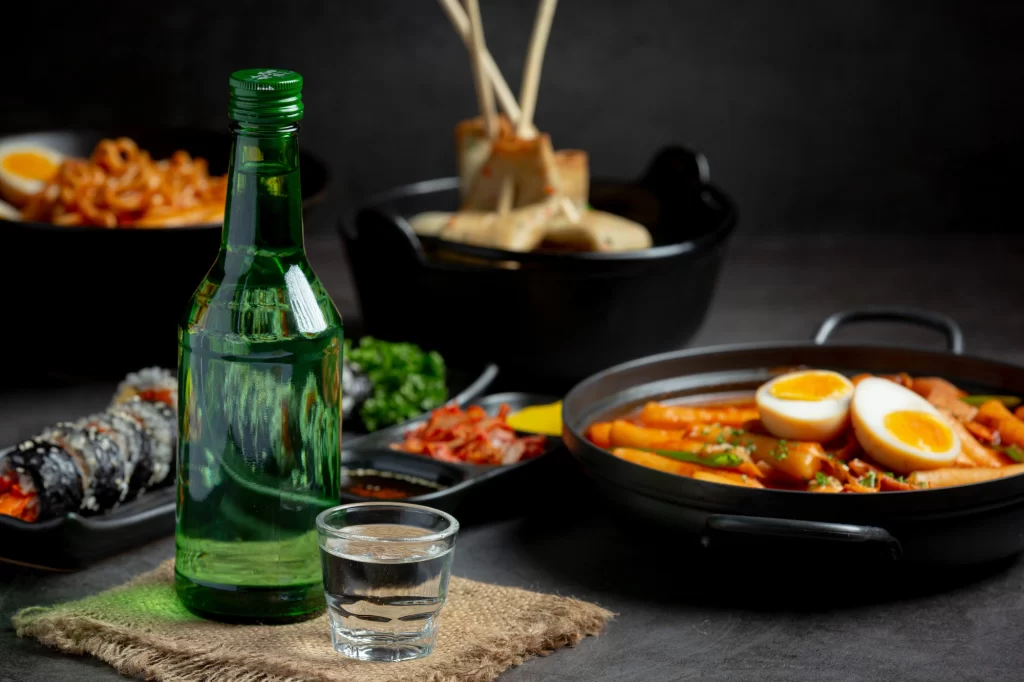 Soju: a bebida coreana que você precisa conhecer