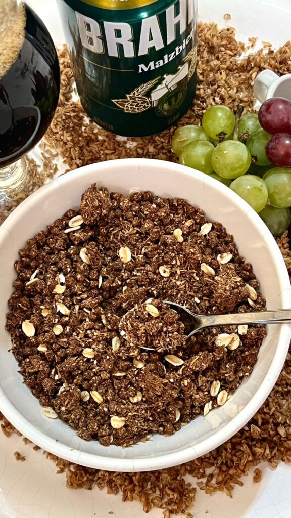 Do copo para a colher: a granola de malte, o novo coração do seu café da manhã